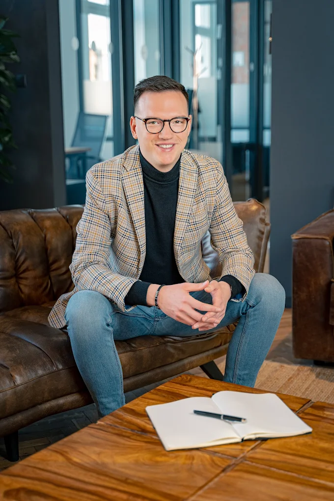 dr n. med. i n. o zdrowiu Adrian Kwaśny